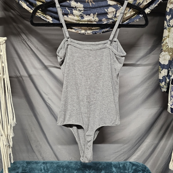 3/$10 Bozzolo | Gray Ribbed Square Neck Bodysuit size Large (Juniors) - Picture 4 of 8